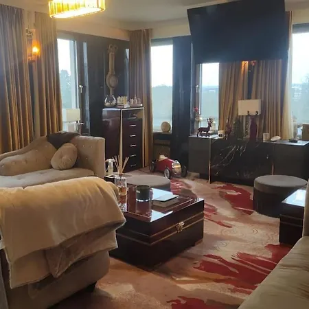 La Royale Centre 2 *